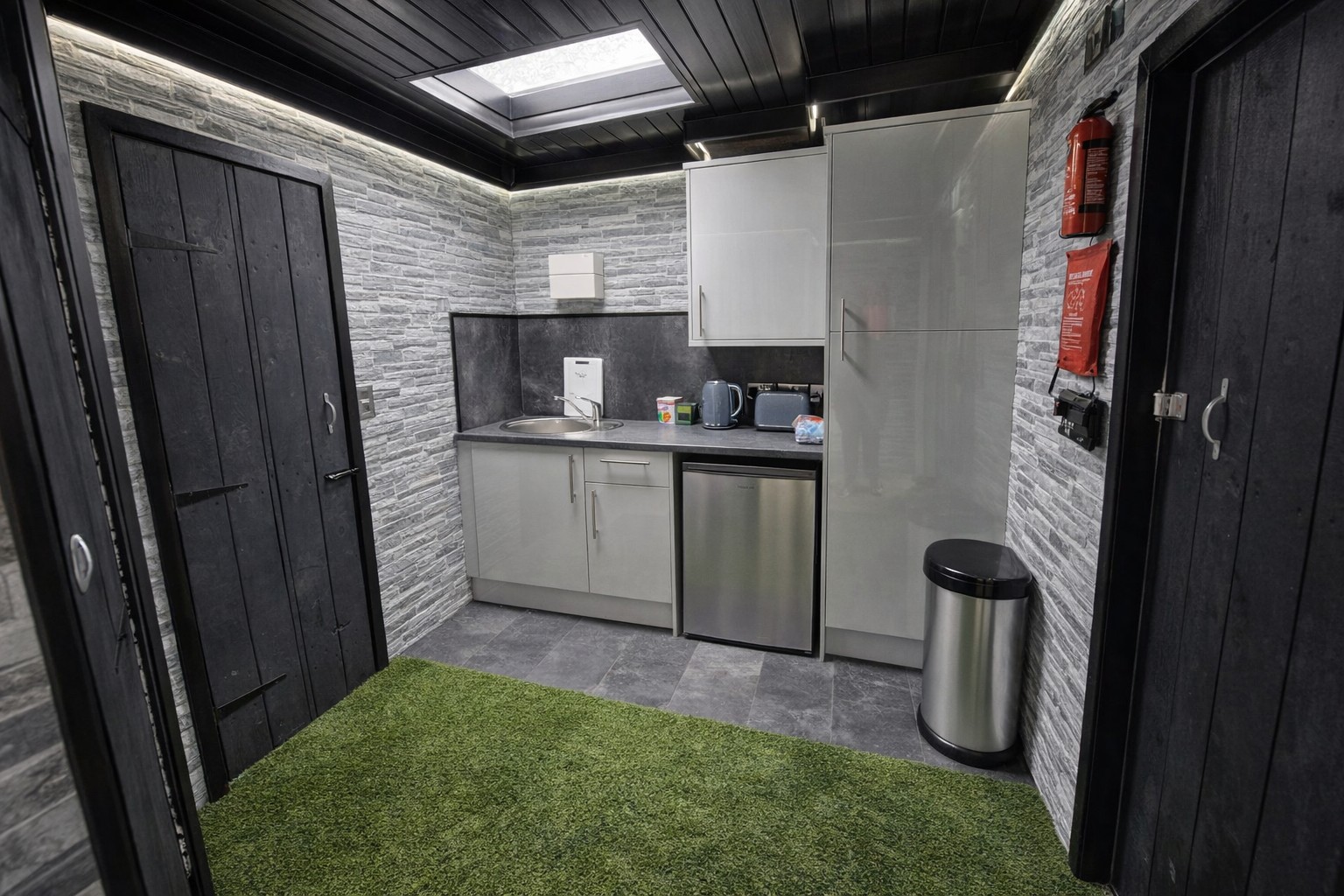 Private kitchen building serving Domes I, II and III